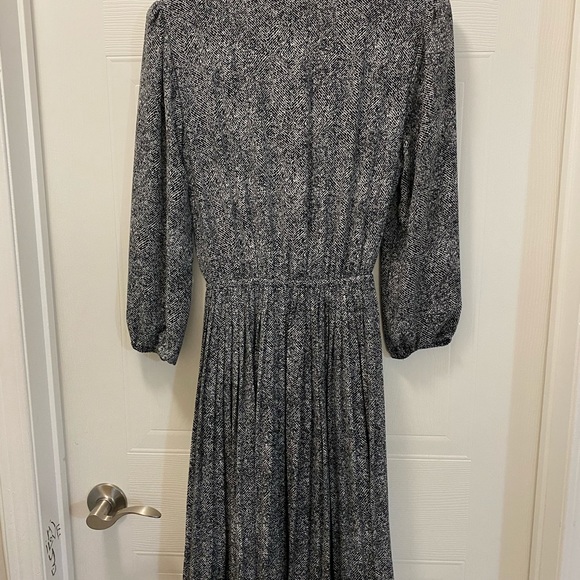 Beautiful, barely worn DR2 by Daniel Rainn dress - Picture 2 of 3